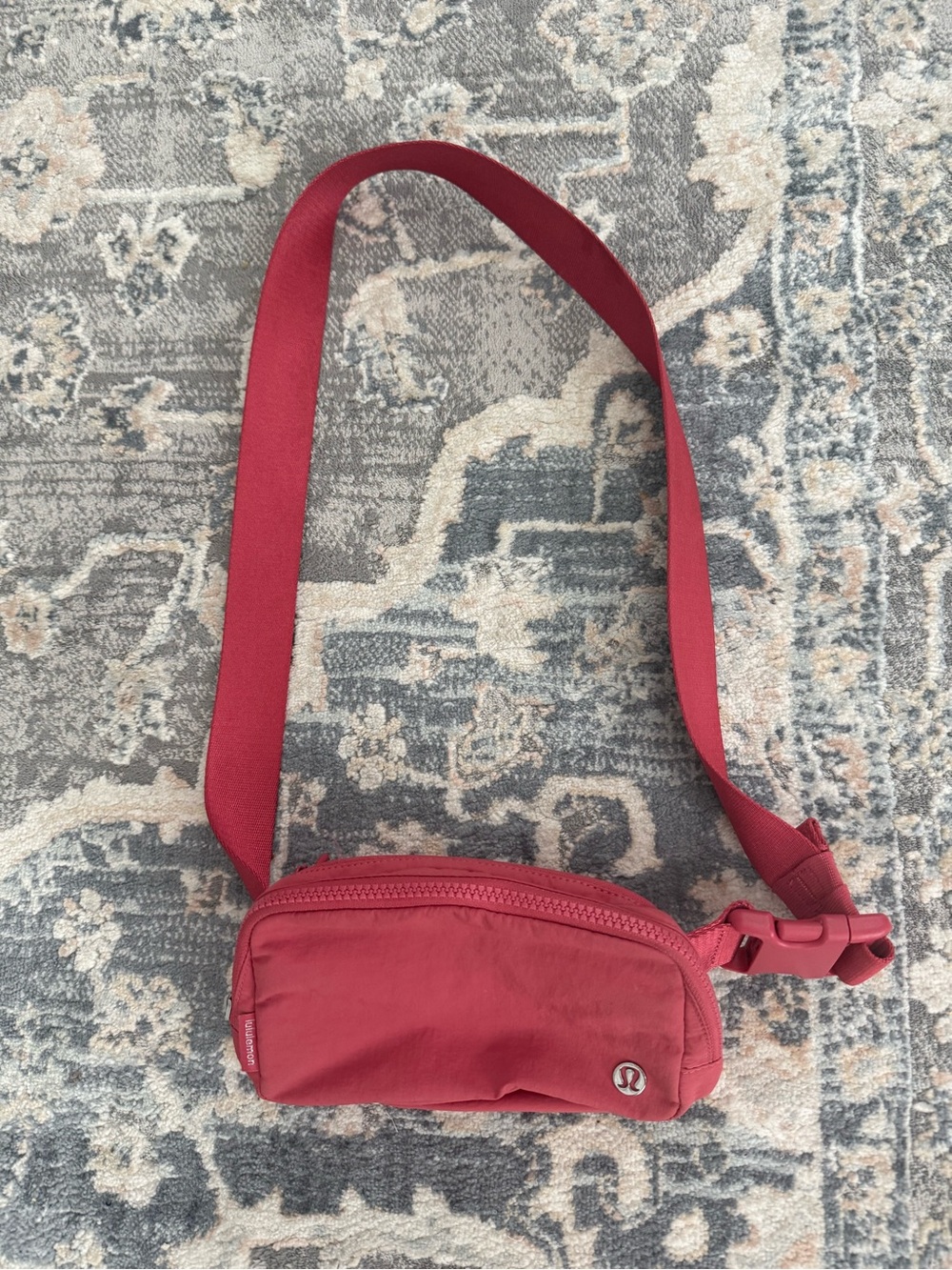 Lululemon Small Shoulder Bag in dark Pink